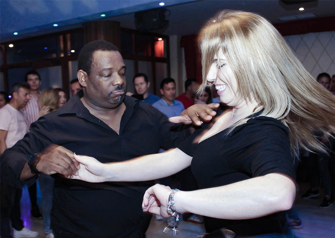 Eric Yhosvani Bell — Coreógrafo y Profesor de Salsa en Málaga